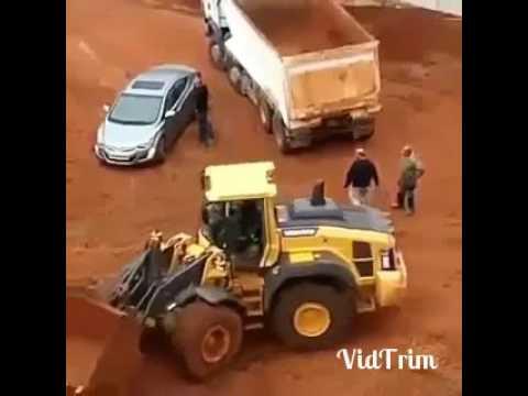 Бульдозером по судебным приставам: видео